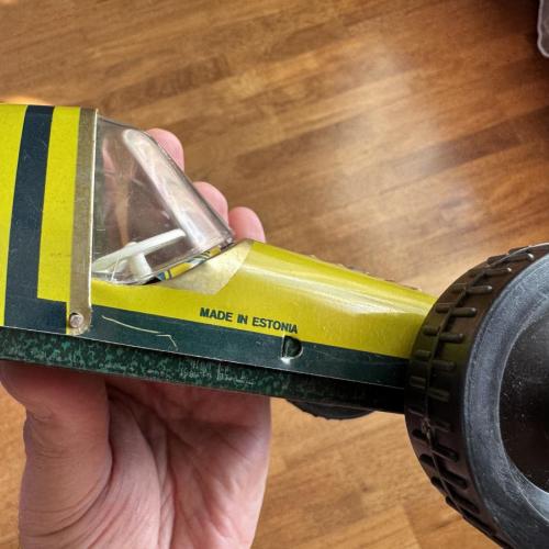 Продаю винтажную игрушечную машинку “Made in Estonia” (80–90-е гг.)