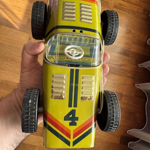 Продаю винтажную игрушечную машинку “Made in Estonia” (80–90-е гг.)